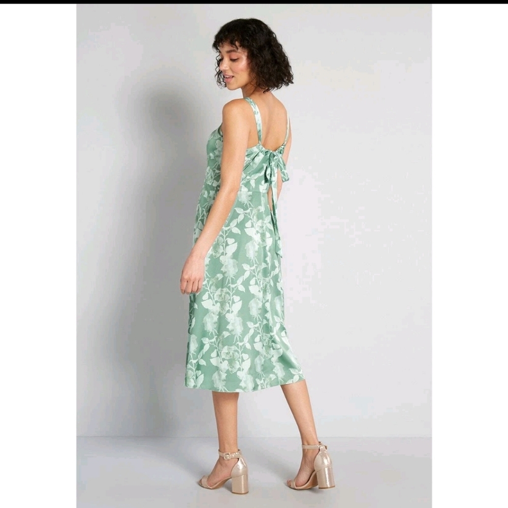 HUTCH MODCLOTH Green Floral Fit and Flare Midi Dress Size 2 - Picture 2 of 6